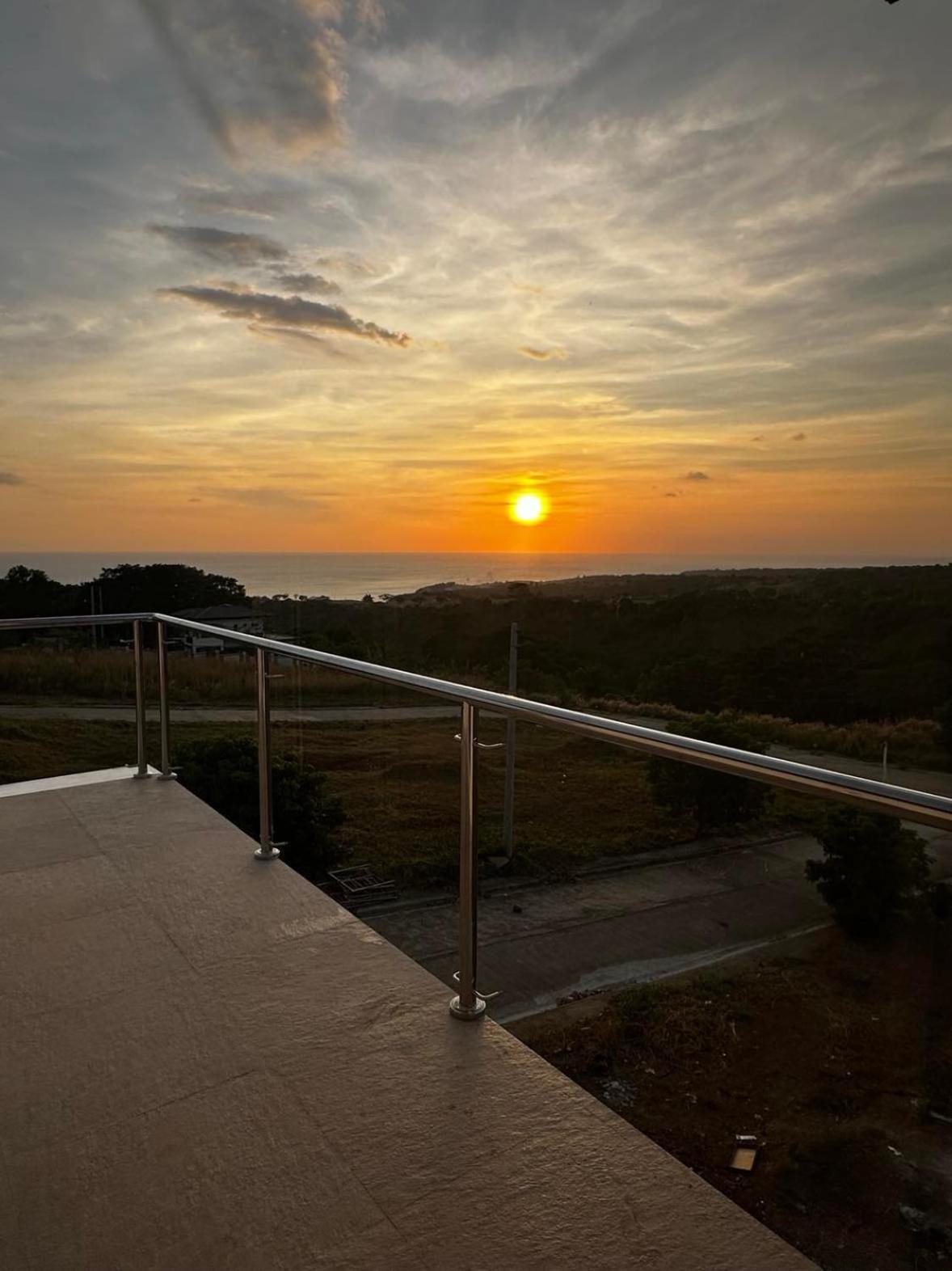 Casa Amores: Camaya Coast Mariveles Exterior foto