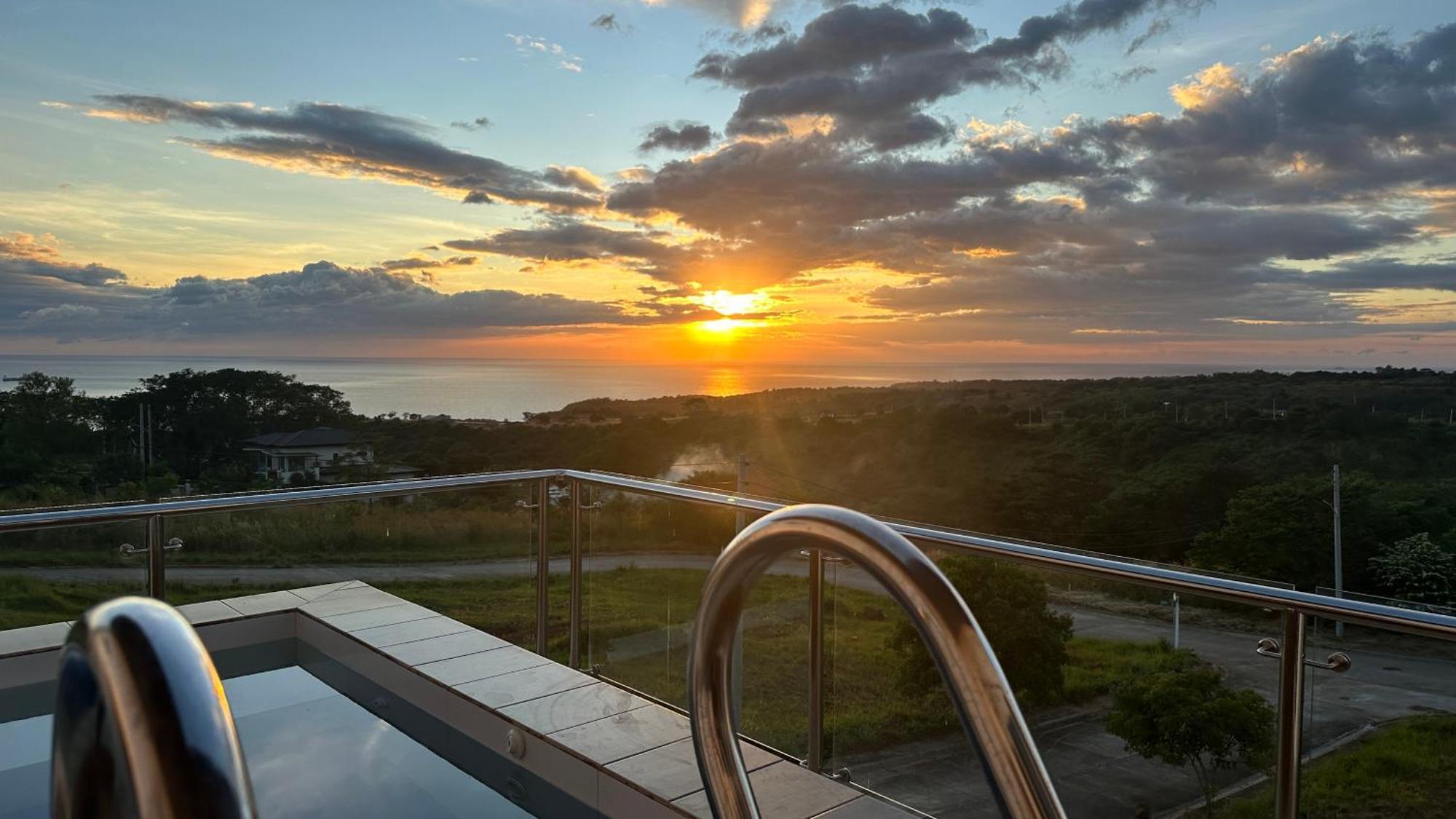 Casa Amores: Camaya Coast Mariveles Exterior foto